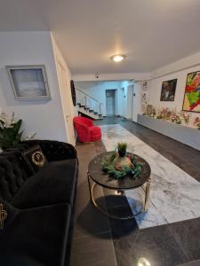 Airplane 2 by Airport Residence