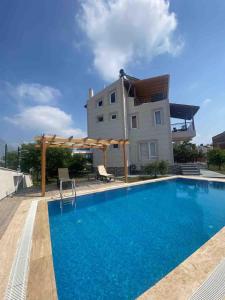 Detached villa in antkoop