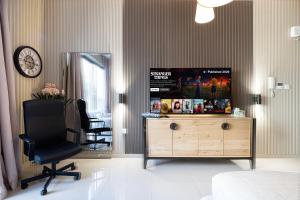 Poolview Studio شقة at Al Zahia - Sunset Escape