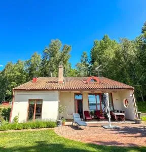 Charming Lakeside Villa - Ramsberg