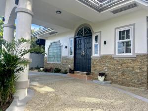 4BR Tagaytay House Staycation near Sky Ranch