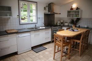 Maison conviviale avec jardin à Pordic - Idéale pour 13 pers.