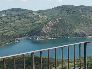 Casa sul lago - Appartamento Glicine - Taranta Peligna