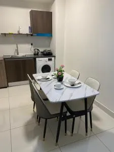 Edumetro apartment,subang jaya by Fieza - 梳邦再也