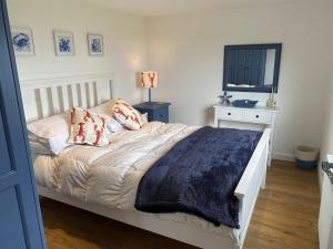 Two Bed Chalet with Sea Views