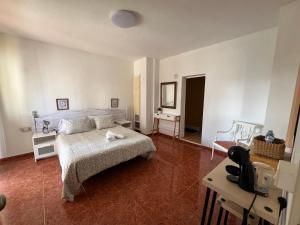 Habitacion doble con terraza a 50m de la playa Los Cristianos