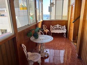 Habitacion doble con terraza a 50m de la playa Los Cristianos