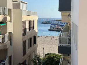Habitacion doble con terraza a 50m de la playa Los Cristianos
