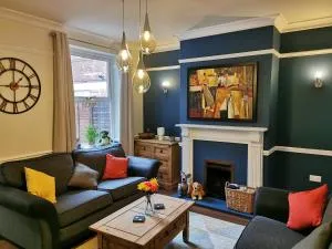 Spacious & Stylish Pet-Friendly Home I Perfect for Short or Long Stays - Wolverley