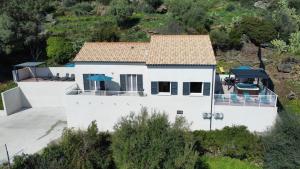 Appartements 6-person apartment in sea view villa with jacuzzi : photos des chambres