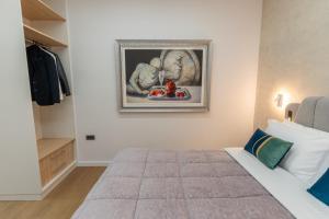 Modern Niarchos Escape