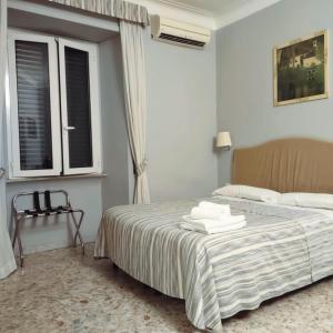 Deluxe Double Room with Shower room in St. Anthony Guest House