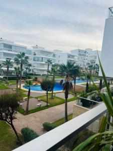 Seaside studio with pool