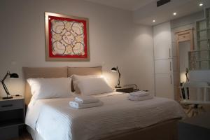 Bright Gem in Vibrant Popular Neighborhood