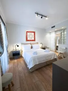 Bright Gem in Vibrant Popular Neighborhood - Nea Smirni