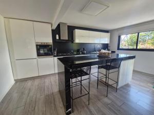 Hermosa Casa en Villa del Lago Carlos Paz Vista al lago, zona exclusiva y residencial