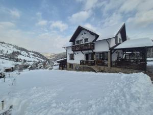 Casa Izvorul Rarăului