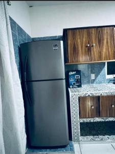 2 minutos de playa, rio y montañas