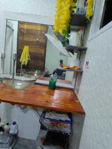 Kitão pé na areia praia e sol