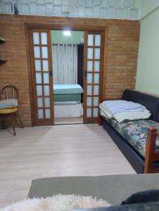 Kitão pé na areia praia e sol