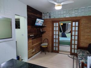 Kitão pé na areia praia e sol