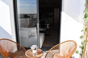 Bright & Cozy Apt with City View