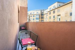 Sunny Studio - Charming Balcony - Romana Square