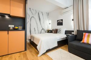 Sunny Studio - Charming Balcony - Romana Square