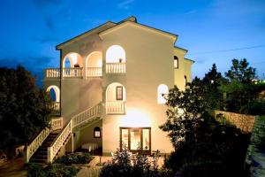 Room Jelena for 3 persons, 300m from beach