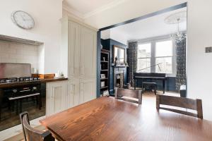 Three bedroom luxury apartment Zone 1