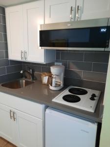Studio with Kitchen - Oceanfront room in Daytona Beach Hawaiian Inn