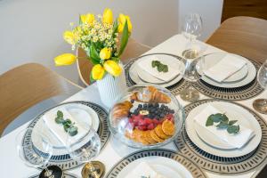 Stunning Views 3BR Sunny Flat - 3 Superb Balconies