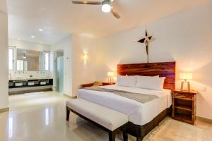 El Tigre, Ibiza Condos with Pool and Golf Views