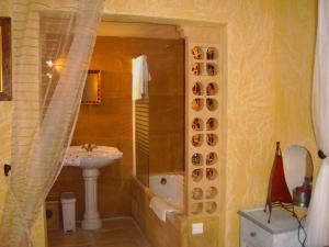 Maisons de vacances Gites Climatises Piscine Chauffee La Balancelle : photos des chambres