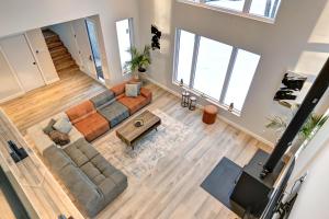 Modern Luxury 4-Bedroom Home by Mont-Tremblant Ski Resort