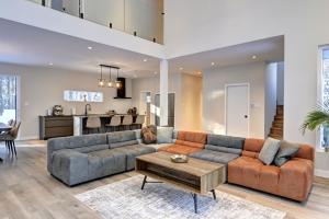 Modern Luxury 4-Bedroom Home by Mont-Tremblant Ski Resort