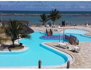 Flat com sala, suíte e banheiro social - pé na areia na praia de Muro Alto - Marupiara Suites