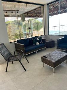 Casa nova, piscina e vista para as montanhas