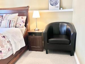 Cozy Walkout suite with King bed, Kitchen, Parking & Patio