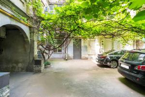 11 Secret place on Mezhygirska str