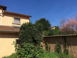 Ecully logement privé attenant de la maison principale