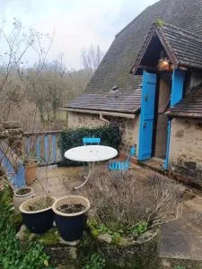 Le gîte la terrasse bleue avec vue sur la rivière du Célé, à 15 min de Figeac - Corn