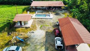 Cabaña con piscina para disfrute social y familiar