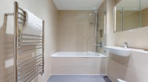 Modern 2 Bedroom Apartment London Canary Wharf O2 Arena ExCel London - Great Transport Links