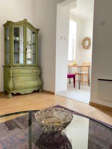 City center salon-style apartment free parking