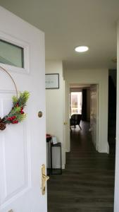 Modern 3-Bedroom Rainham Home, A Place to Rest, A Place to Reconnect, Parking, Free WiFi
