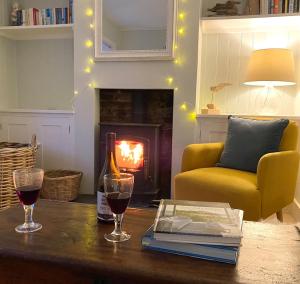 NEW Cosy Gem, Near Beach, Log-Burner, Dog Friendly