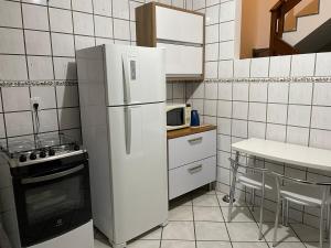 Condomínio Encantador com Piscina ao Lado da Praia