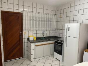 Condomínio Encantador com Piscina ao Lado da Praia