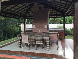 Condomínio Encantador com Piscina ao Lado da Praia